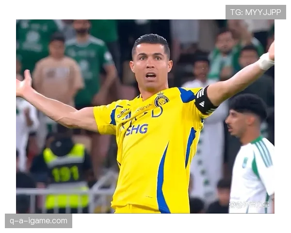 C罗世界杯采访引热议，专家解析其言论影响与球迷反应