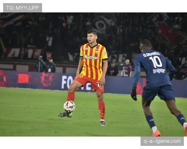 阿龙·希基表现稳健，助力球队开启英超新篇章