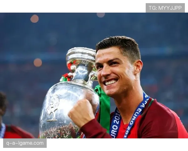 C罗领衔葡萄牙队备战欧洲杯，状态回暖引发全球热议