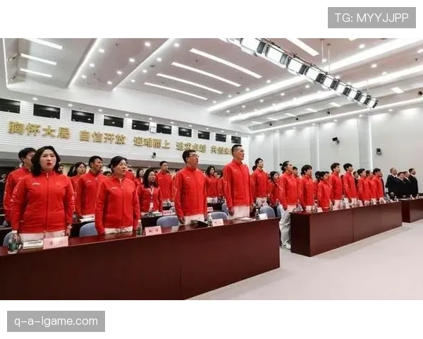 高亭宇训练完直接睡冰场边上，这人是真不怕冷还是拿身体当冰箱用啊？